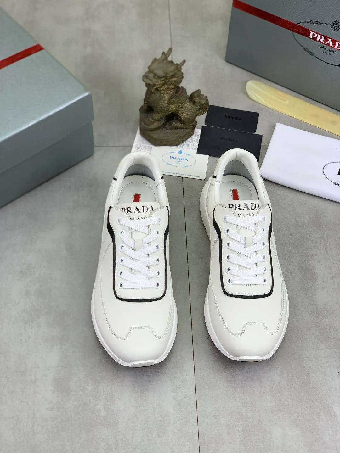Men's men's shoes💰P600💰【New style】Top quality, classic popular models on the official website, timeless for a century,🆘 The trendy brand (Prada) mainly promotes popular models, avant-garde and versatile fashionable men's shoes, private version molding, cowhide surface splicing 1:1 oil edge processing... fashionable and simple, original imported cowhide interior cowhide feet; the atmosphere and personality are more fashionable, eye-catching and pursuing class. It will subvert old ideas and be a must-have for fashionistas who want to spend time with you! Must keep it! High-end comfort, high-end quality workmanship. Size: 38-44 4️⃣ colors available. full package
